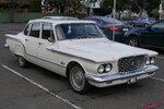 1962_Chrysler_Valiant_(RV1)_sedan_(2015-07-15)_01.jpg