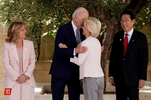 Biden_awkwardly_salutes_Italian_Prime_Minister_Giorgia_Meloni_as_he_arrives_at_G7_summit.png