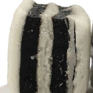 Taveners-Black-and-white-mints-Traditional-English-Liquorice-Sweets-big-bag-2-mod_1400x.jpg