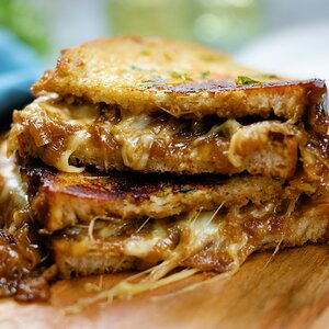 d693251c-french_onion_soup_cheese_toastie_l_still-2354362674.jpg