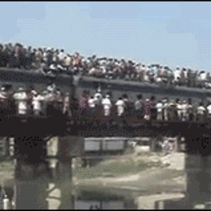 India-crowded-train.gif