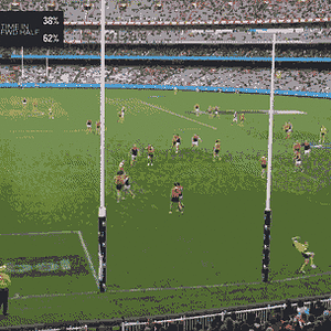 R9 v Hawks (3).gif