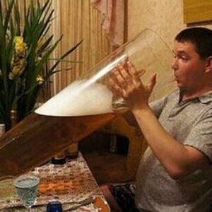 worlds-biggest-beer-pint-glass-drinking_50_1_78.jpg